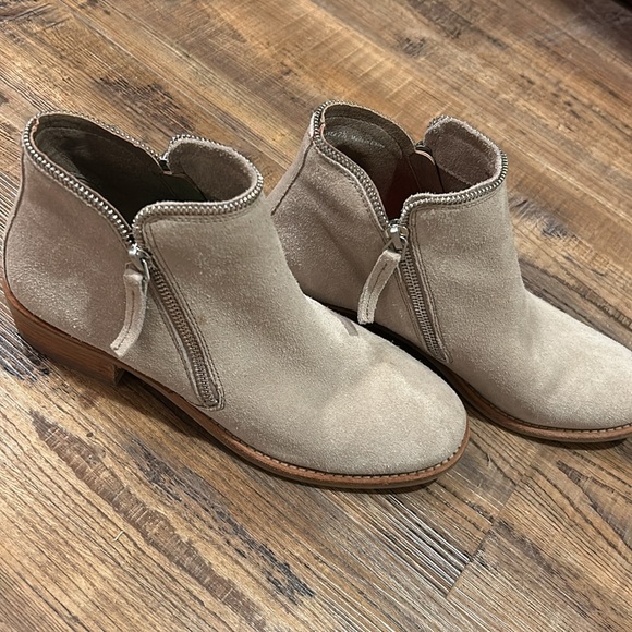 Tan suede booties - Picture 3 of 6